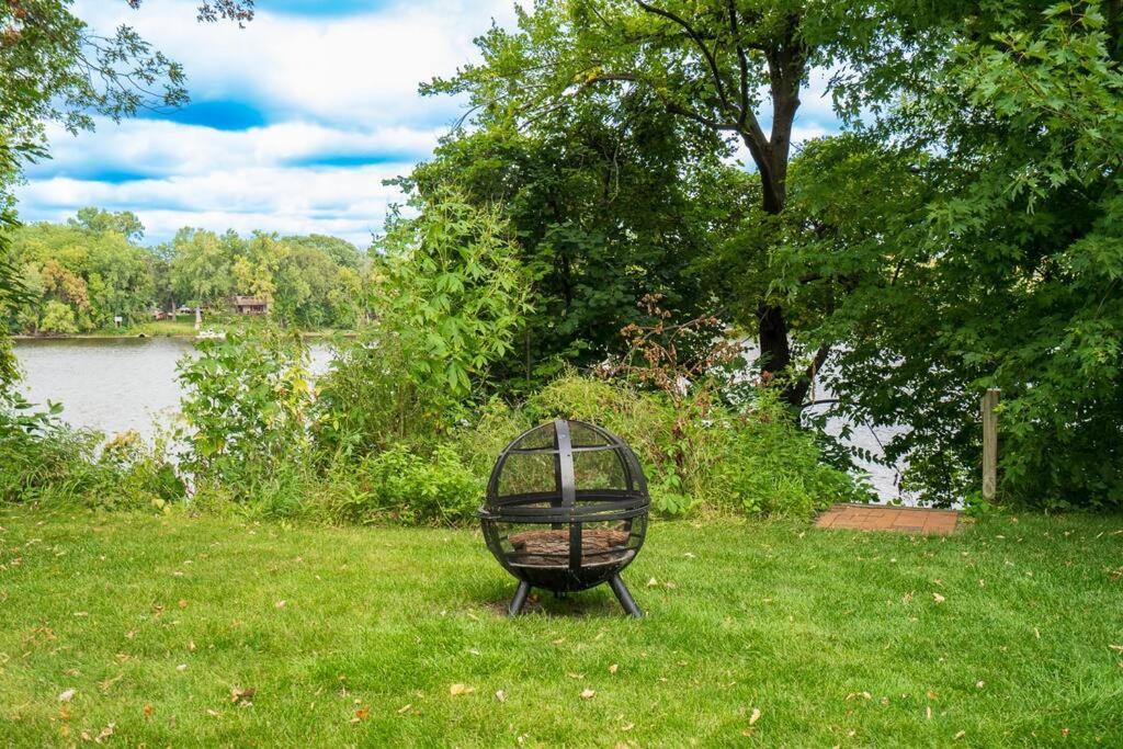 Manor On The River/Hot Tub/Pontoon/Jet Ski Champlin Exterior photo